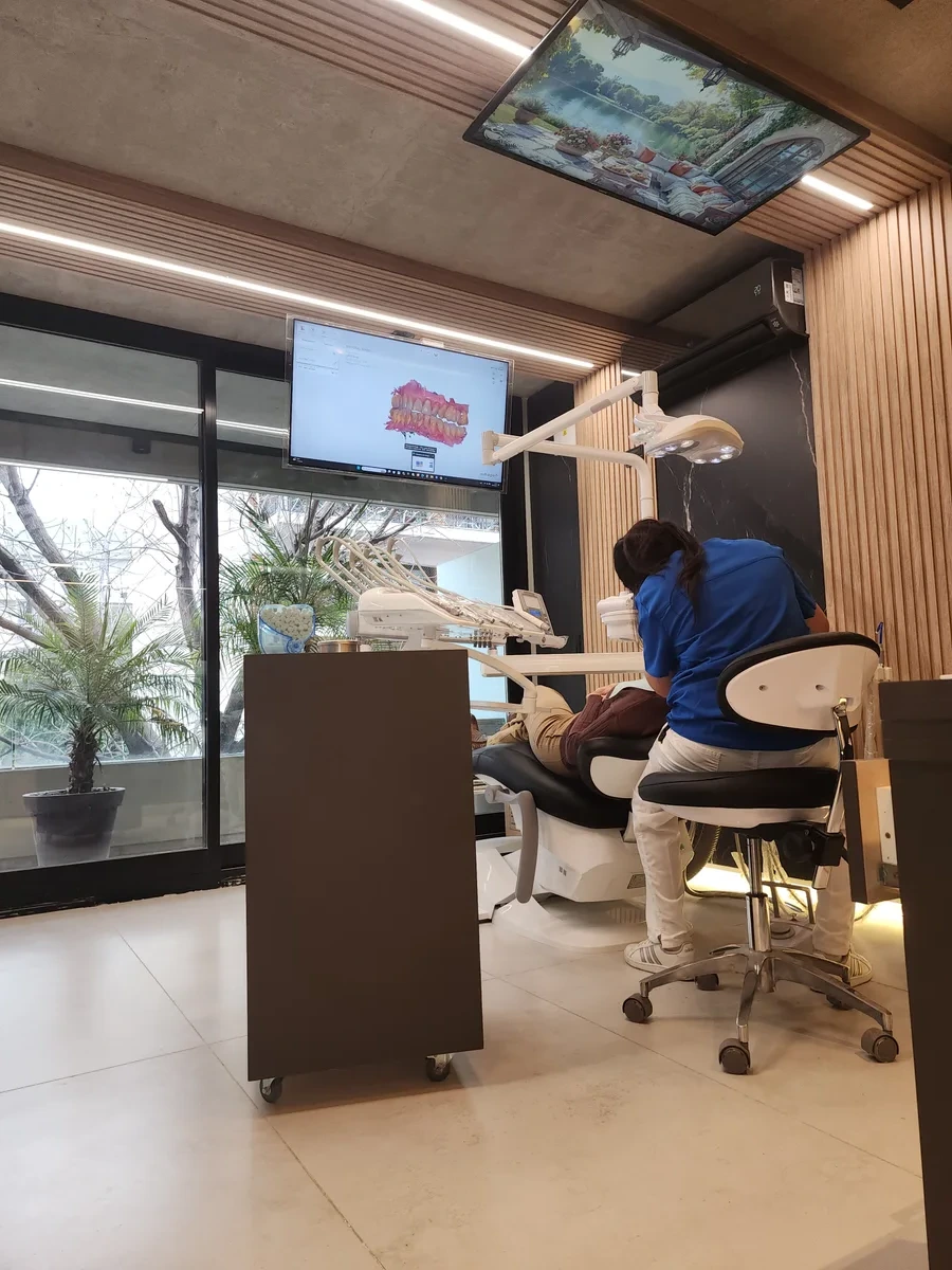 Ortodoncia — brackets o alineadores para adultos y adolescentes